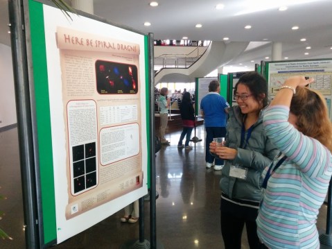 Minnie Mao (left) loves explaining her research on spiral DRAGNs from Radio Galaxy Zoo. 